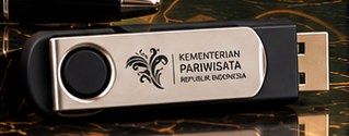 USB flashdisk putar perak dengan logo instansi, isi Paket Eksklusif
